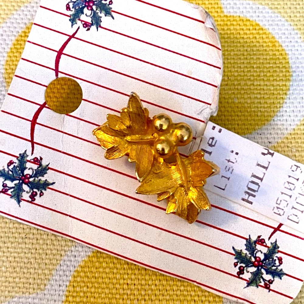 Vintage Gold Holly Pin NWT